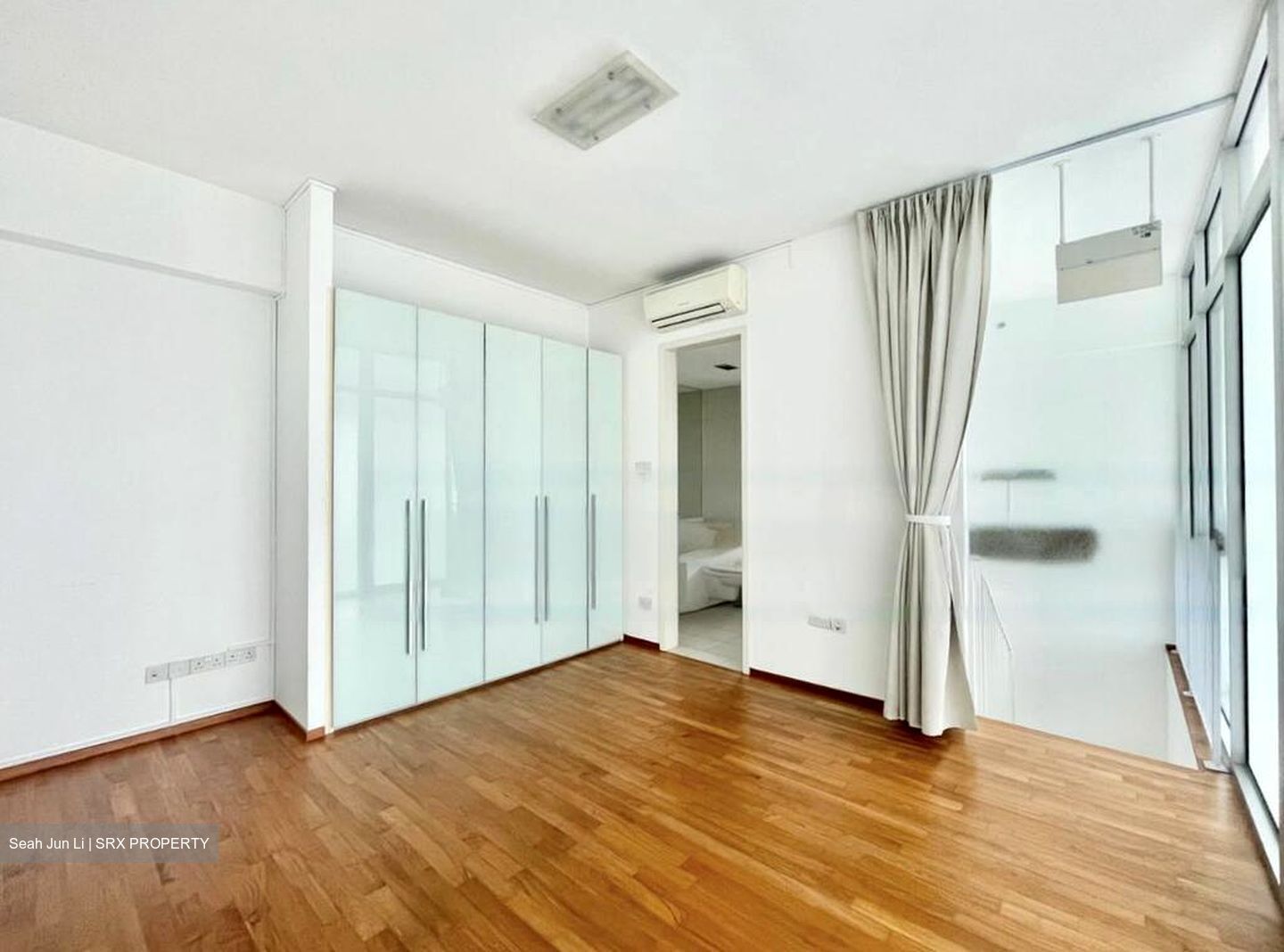 North Bridge Road (D7), Office #490443131